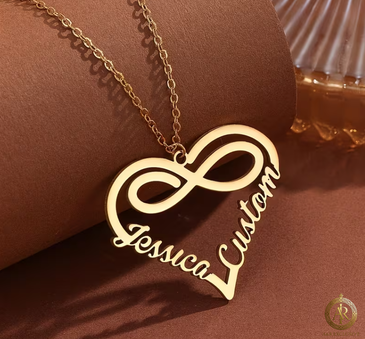 Colier feminin cu inimă, gravat cu nume speciale